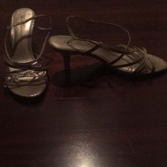 Lulu Townsend gold straps heel - Picture 5 of 5